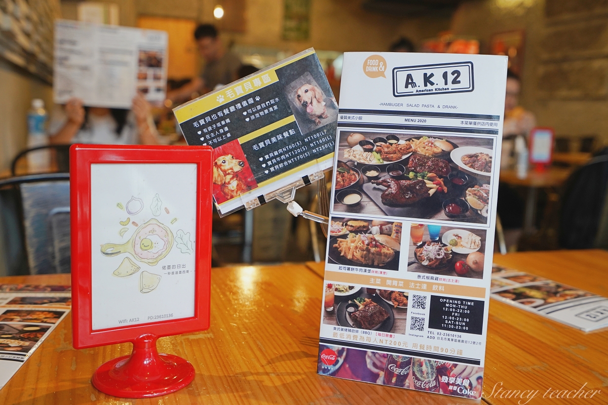 A. K.12美式小館-西門美式餐廳,大份量好吃又不貴必吃漢堡店（菜單、價格）
