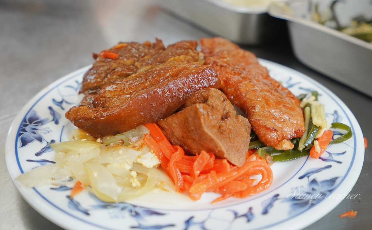 澎湖讚哥燒肉飯，澎湖最強燒肉飯之一配超開胃的菜脯醬（菜單、價格）