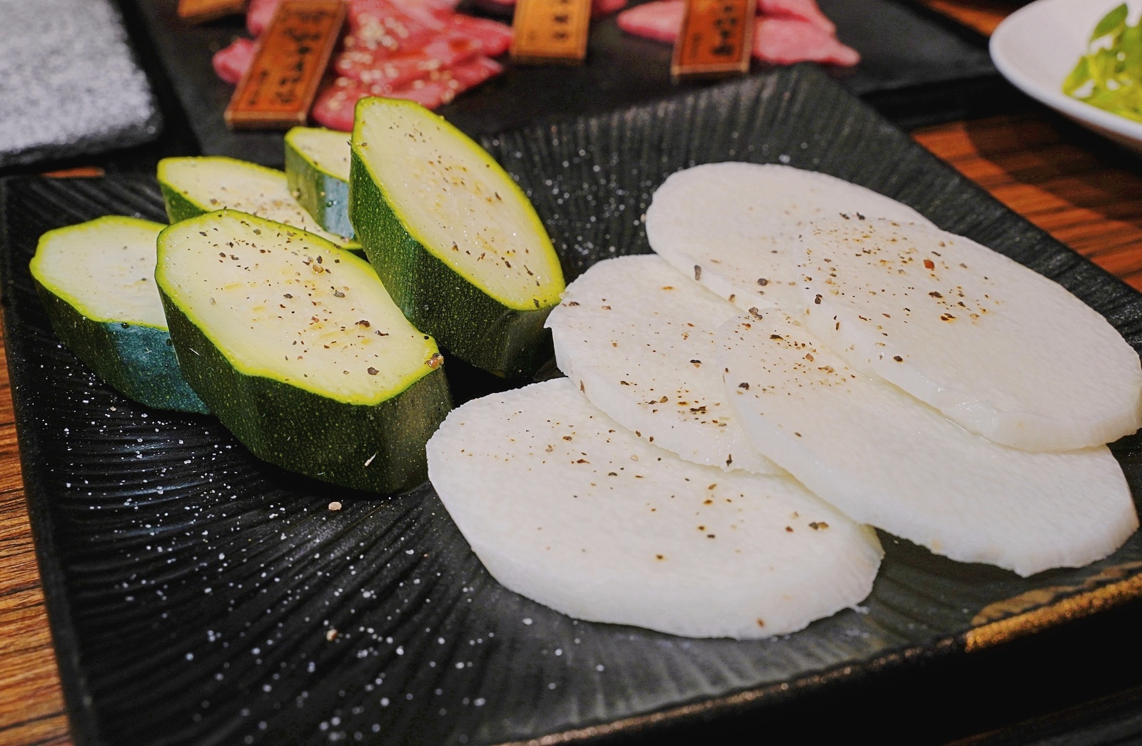 上吉燒肉Yakiniku｜ 台北東區超高CP值高檔燒肉，專人幫烤和牛大餐（菜單、價格）