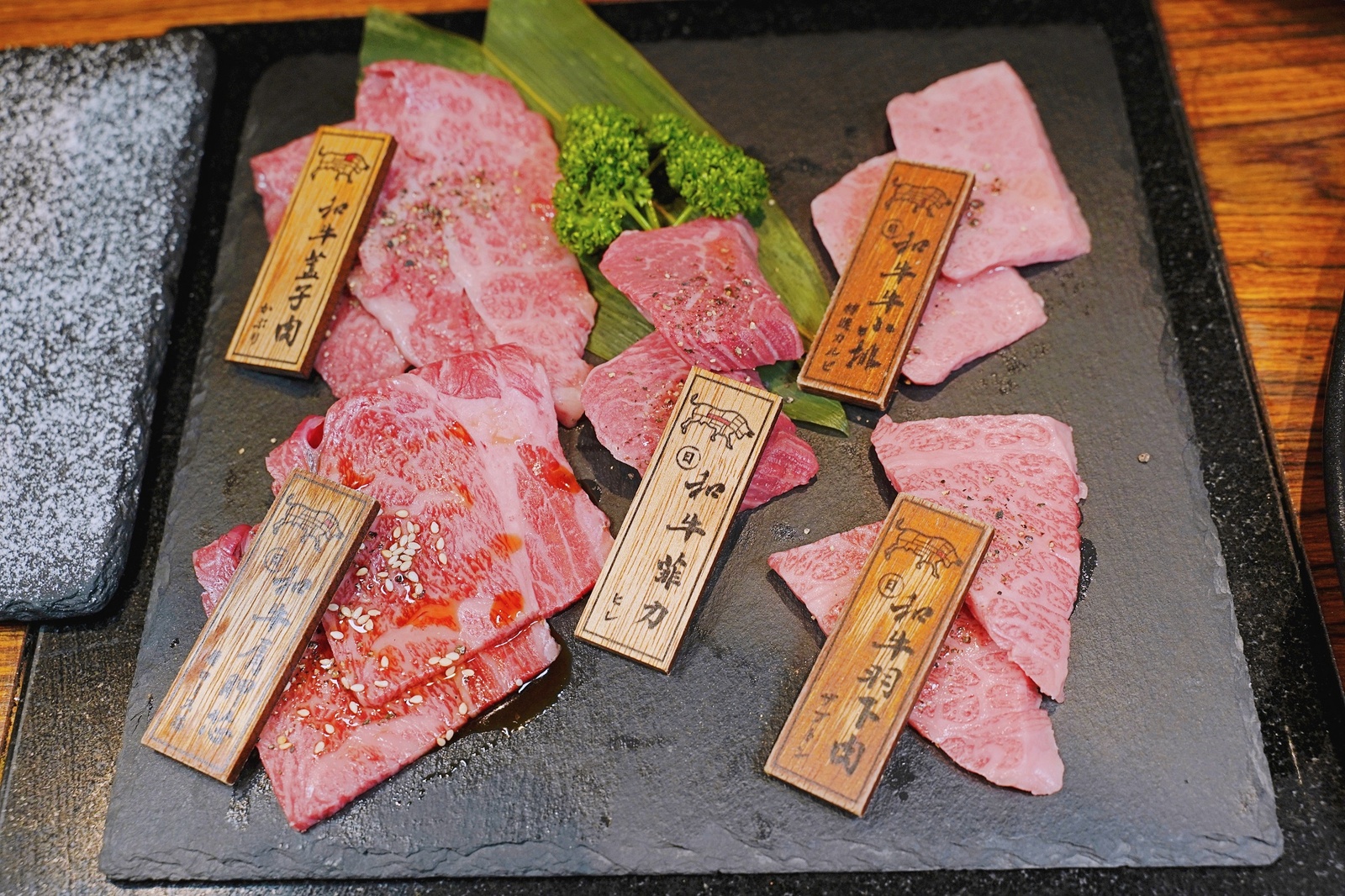 上吉燒肉Yakiniku｜ 超高CP值高檔燒肉，專人幫烤和牛大餐（菜單、價格）
