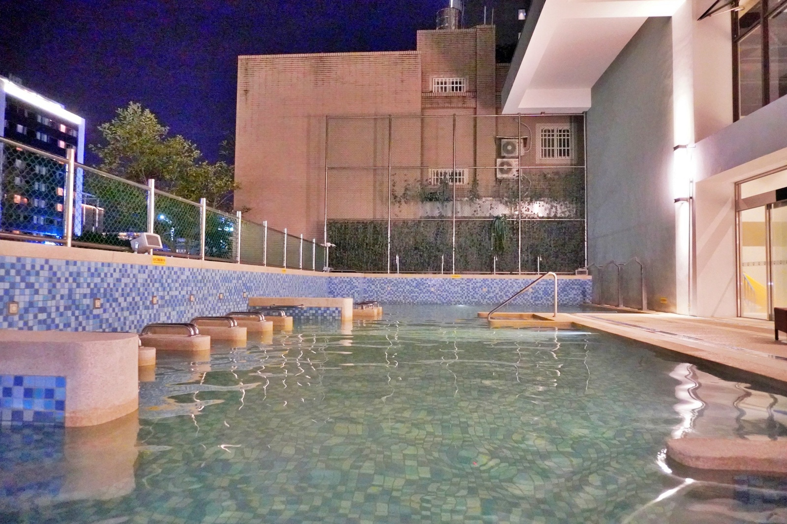 宜蘭礁溪溫泉飯店, 品文旅- 高CP值室內室外溫泉遊戲間還有氣泡水免費喝