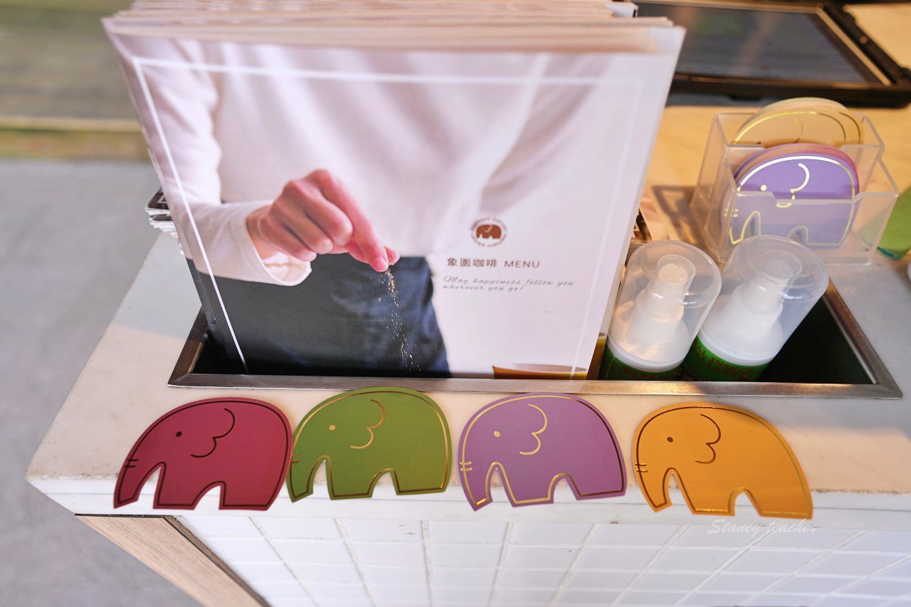 象園咖啡內湖店，台北市唯一面碧湖景觀家庭餐廳，生日月免費贈送可愛緞帶小象鬆餅
