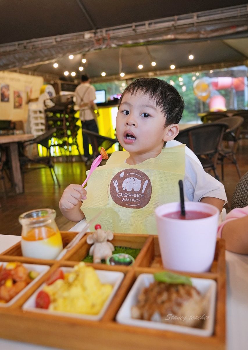 象園咖啡內湖店，台北市唯一面碧湖景觀家庭餐廳，生日月免費贈送可愛緞帶小象鬆餅