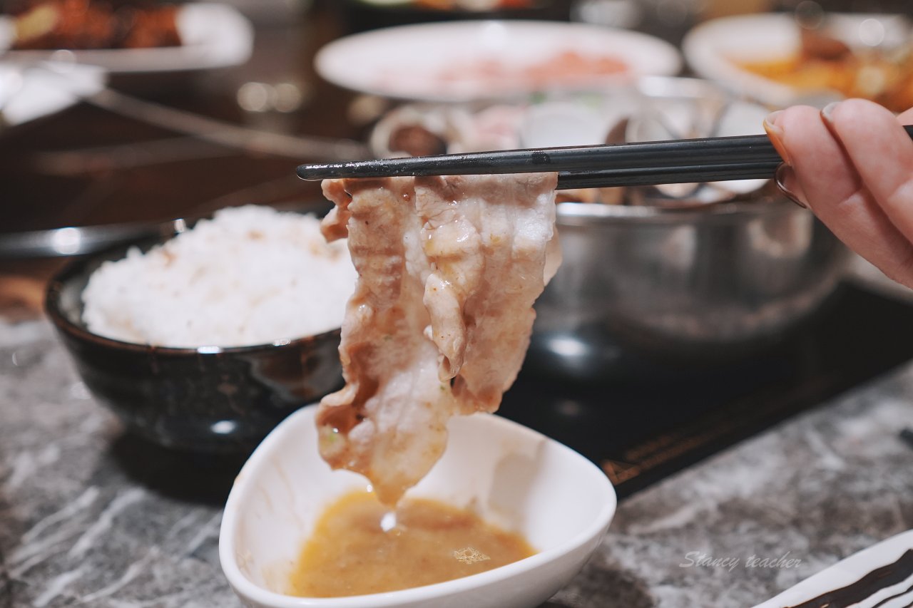 土狗樂市 樂涮海鮮火鍋，極巨化份量蛤爆鍋搭配日式生魚丼飯，平日中午川菜料理享免費白飯