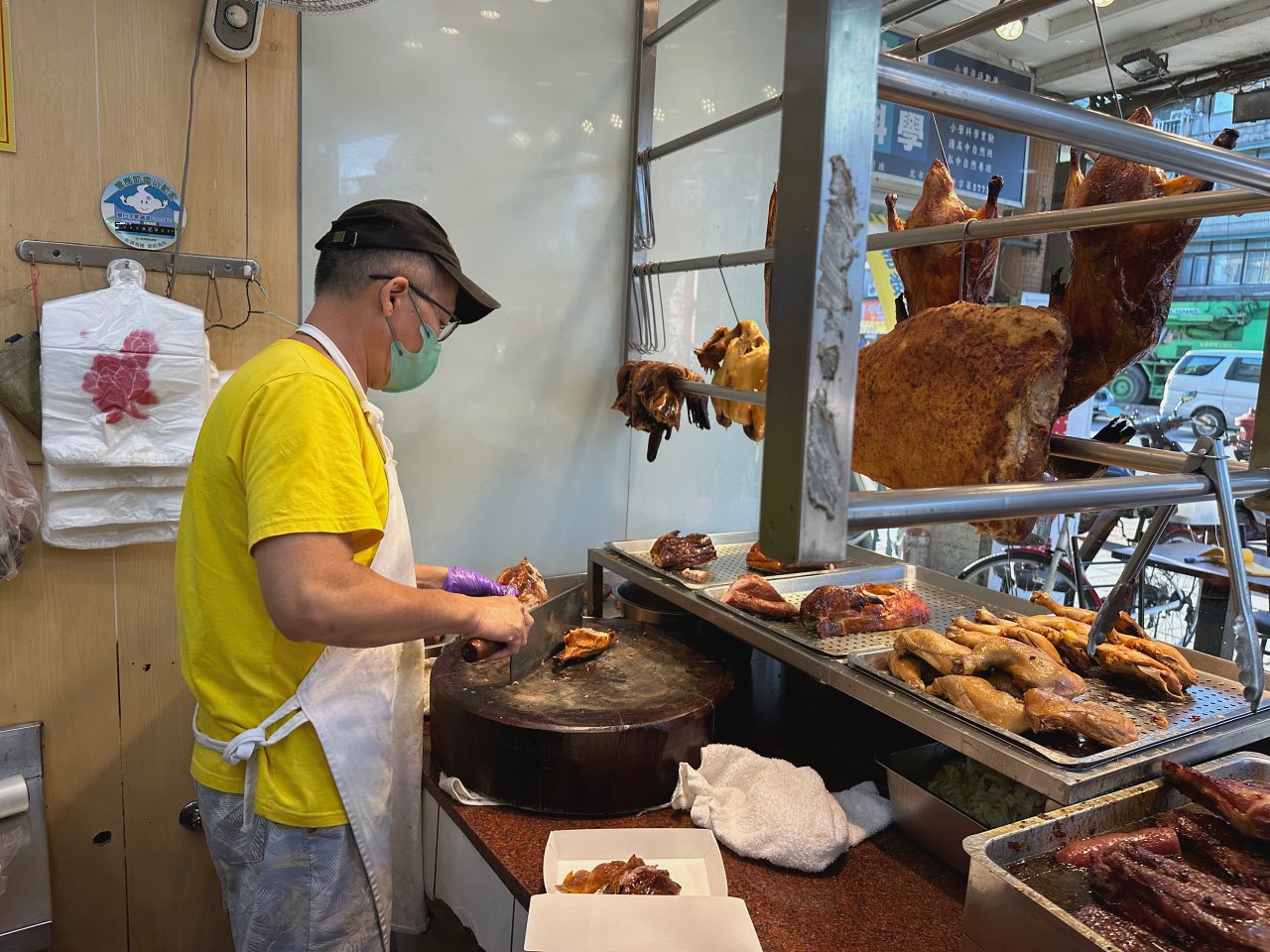 香港鑫記燒臘 士林捷運站20年燒臘便當店 廣式燒鴨肥嫩美味 免費燒鴨高湯無限喝