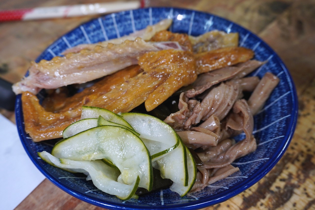 鴨肉許(許二姊) 新竹城隍廟旁最好吃的鴨肉飯、 炒鴨血香辣酸爽實在太銷魂（菜單、價格）