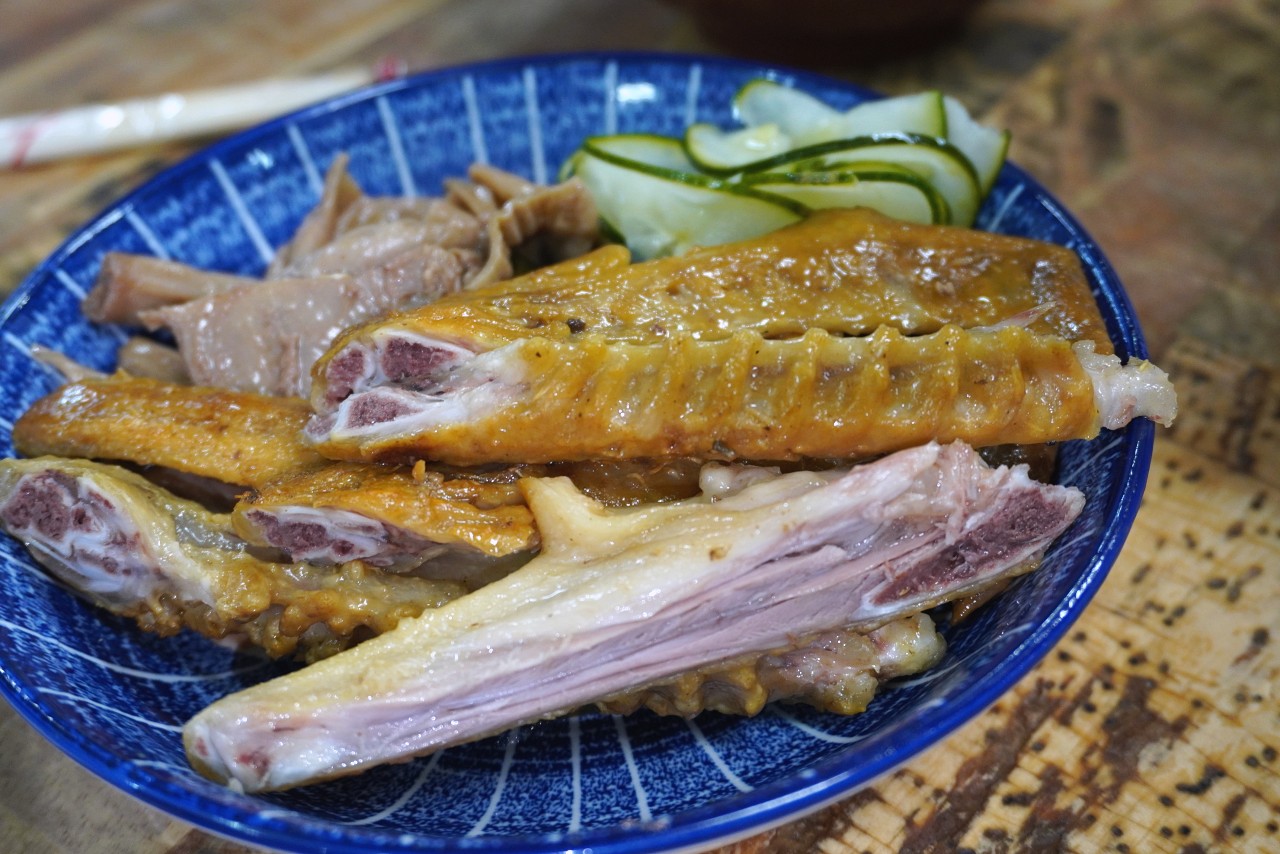 鴨肉許(許二姊) 新竹城隍廟旁最好吃的鴨肉飯、 炒鴨血香辣酸爽實在太銷魂（菜單、價格）
