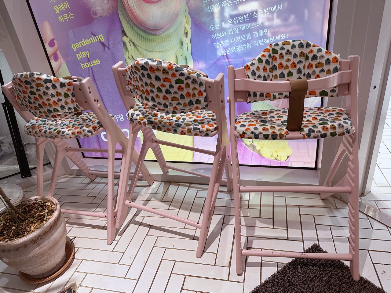 韓國義王樂天Time Villas Outlet，oops-a-daisy 超夢幻網美玻璃花園咖啡廳還有帥哥歐巴幫你服務