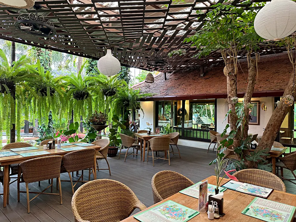泰國清邁 地平線鄉村度假村HORIZON VILLAGE & RESORT 蘭多麥餐廳Tong Goaw ，泰式湖畔風情度假飯店餐廳