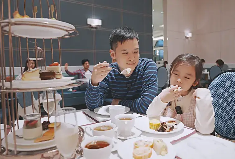 台北漢普頓酒店-全新裝潢豪華家庭房開箱，洛可可茶苑下午茶、晚餐、早餐，宵夜還有免費泡麵