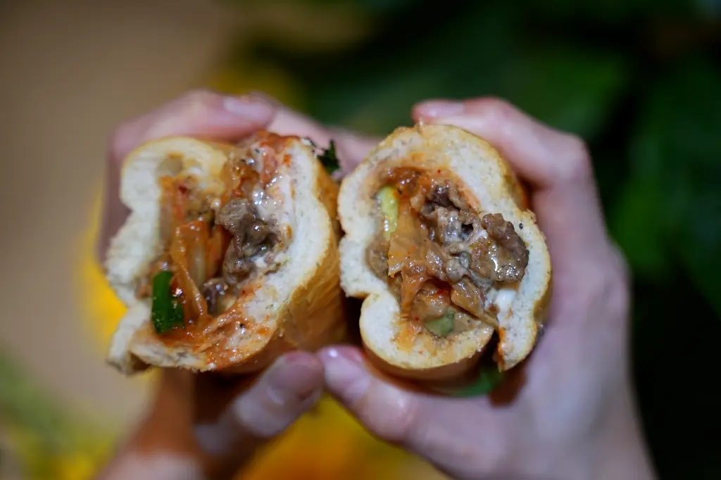 Caca越南法國麵包專賣店，現點現做使用高檔法國肉醬地道北越風味料多清爽超飽足（菜單）