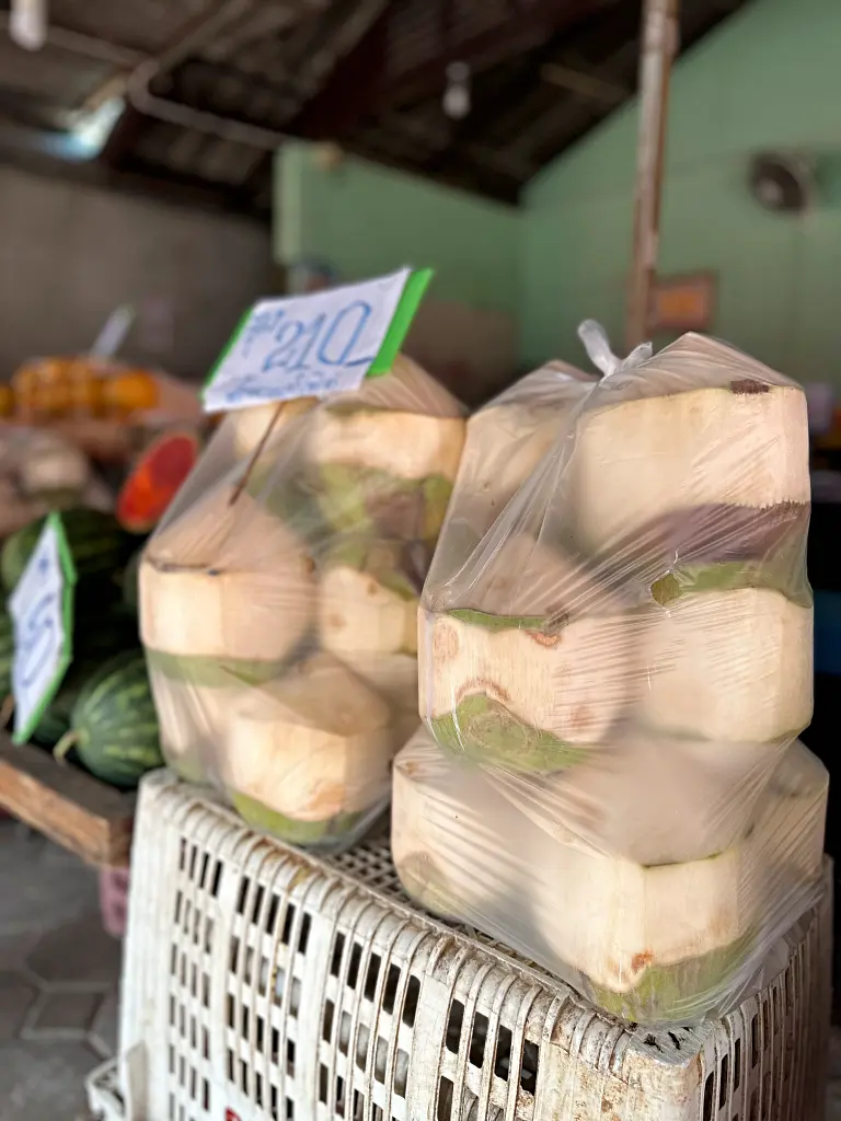 清邁水果市場 清邁水果一條街Muang Mai Market，24小時不打烊一起來當水果大富翁