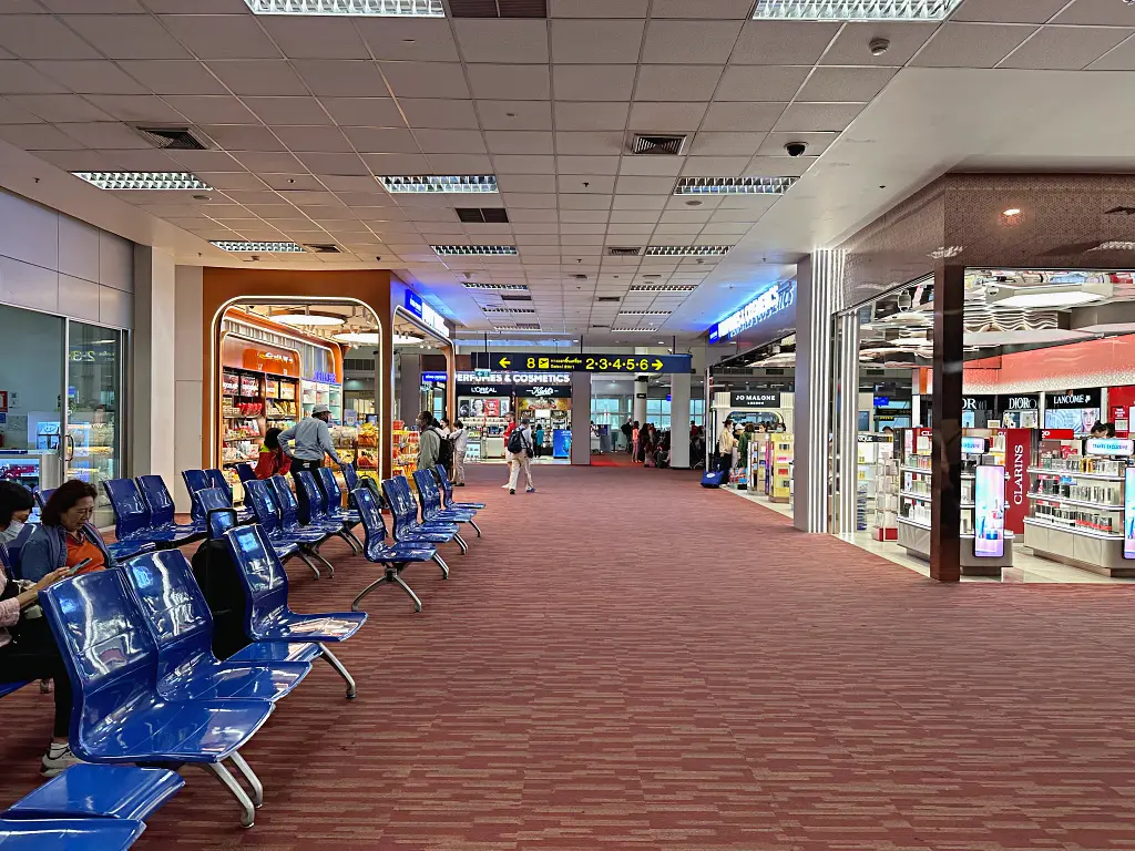 泰國清邁機場必買 清邁機場候機室免稅店 血拚到上飛機最後一刻跟著空姐逛買的店