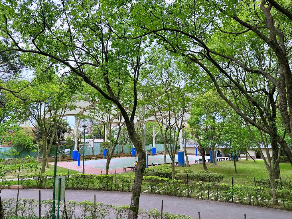 桃園龍潭運動公園 坦克車直升機耍帥拍照小孩放電超方便 夏日季節限定免費戲水池