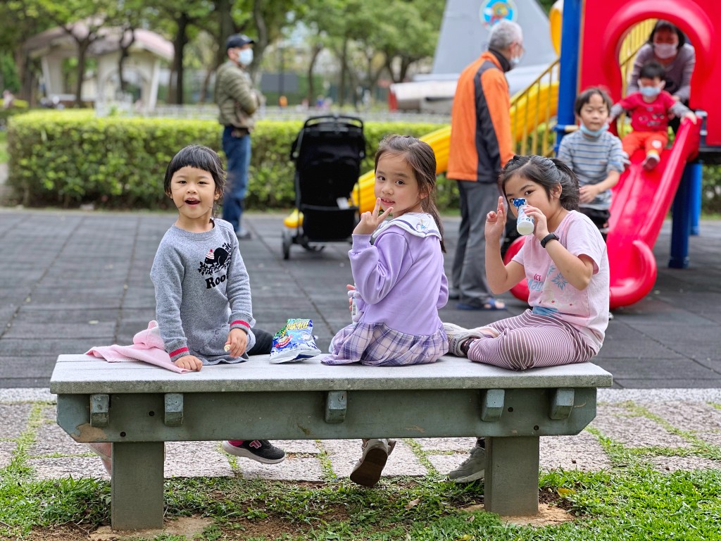 桃園龍潭運動公園 坦克車直升機耍帥拍照小孩放電超方便 夏日季節限定免費戲水池