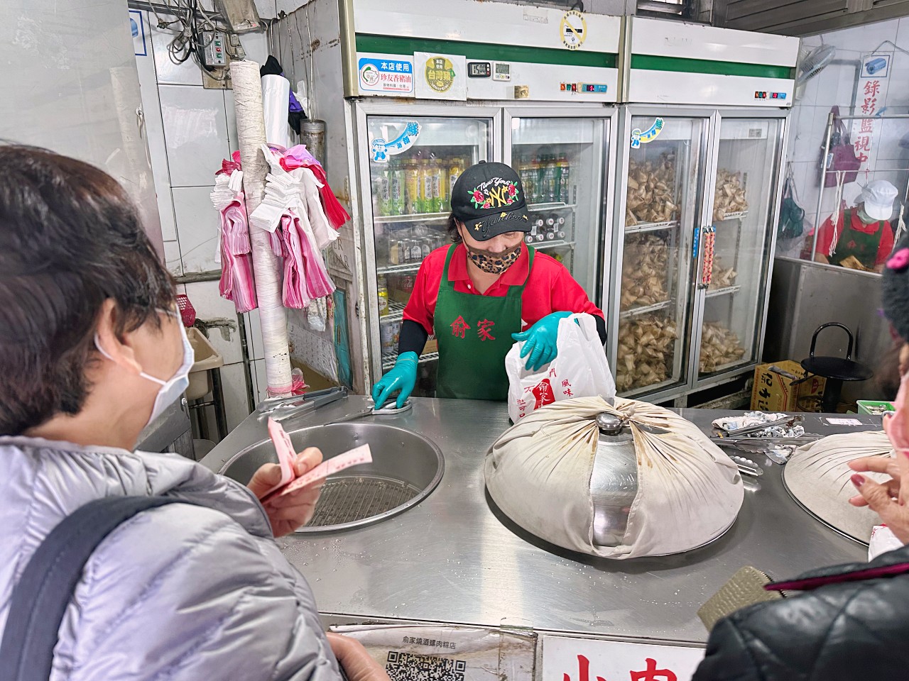 俞家肉粽｜北海岸名粽超級靠北的大肉粽24小時營業，肉粽寶寶拍照打卡到此一遊