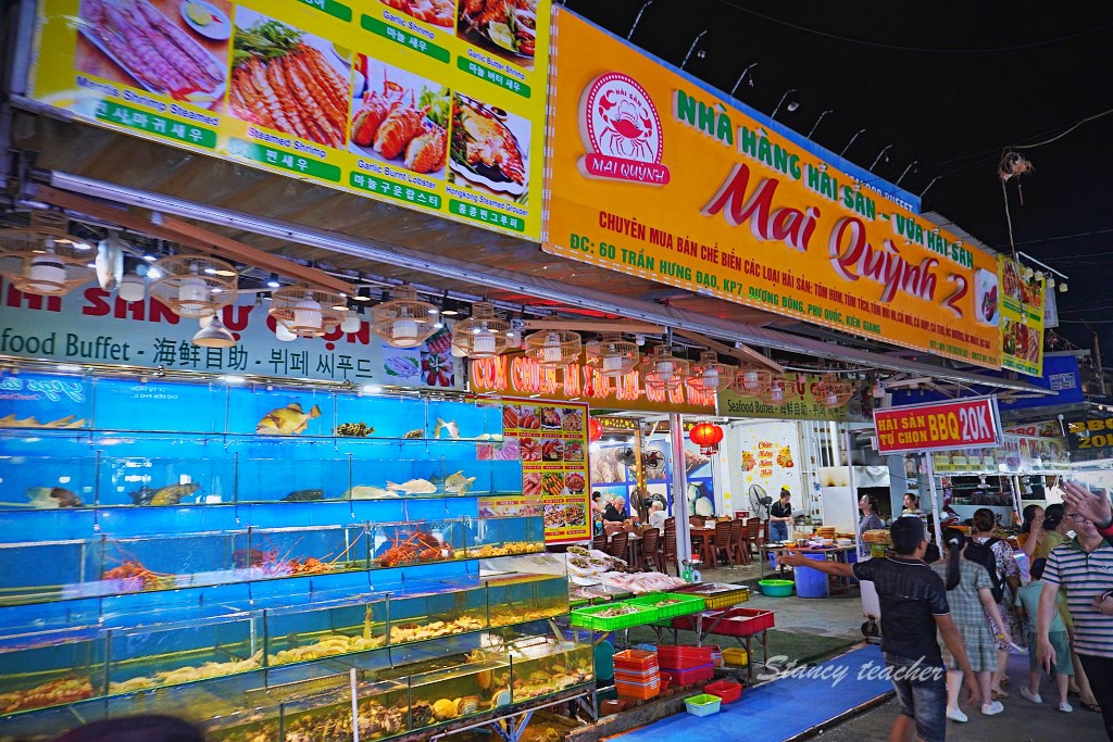 富國島景點｜陽東夜市富國島最大夜市富國夜市，超好吃的越南三明治、椰子冰、新鮮胡椒粒這裡全都有