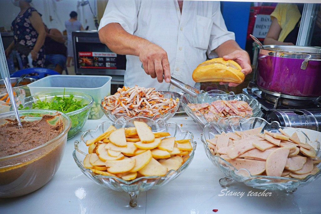 富國島美食｜ANH THU  banh mi xiu mai 富國島陽東夜市最好吃的越南法國麵包