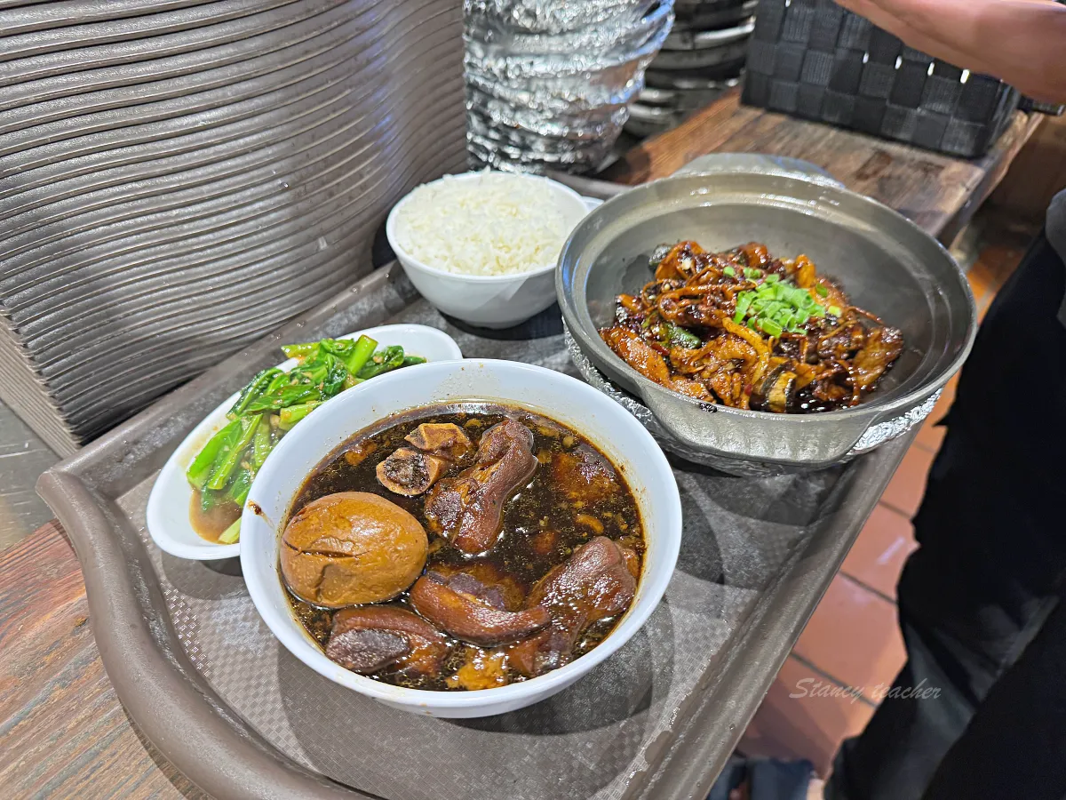 新加坡美食必吃｜Vivo city怡豐城大食代美食街豐香肉骨茶在新加坡也能吃到馬來西亞肉骨茶