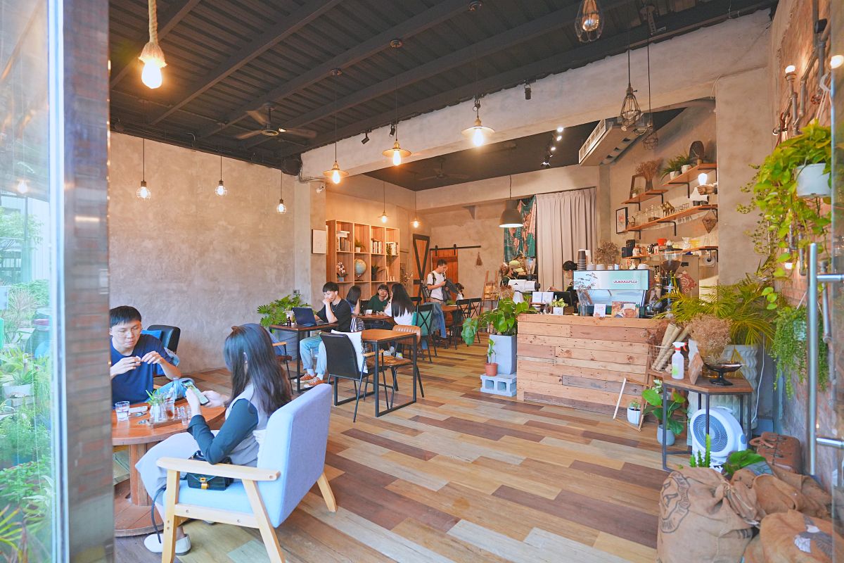 Here&now cafe 新竹湖口咖啡館  職人手沖咖啡每日手作甜點 工業文青風不限時咖啡廳