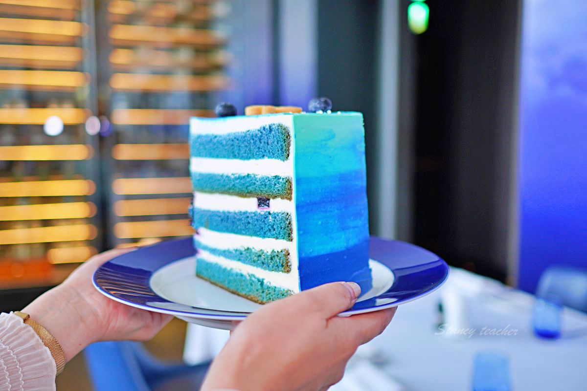 SEA TO SKY  微風信義美食 信義區高空景觀餐廳 巨大藍色絲絨蛋糕好夢幻