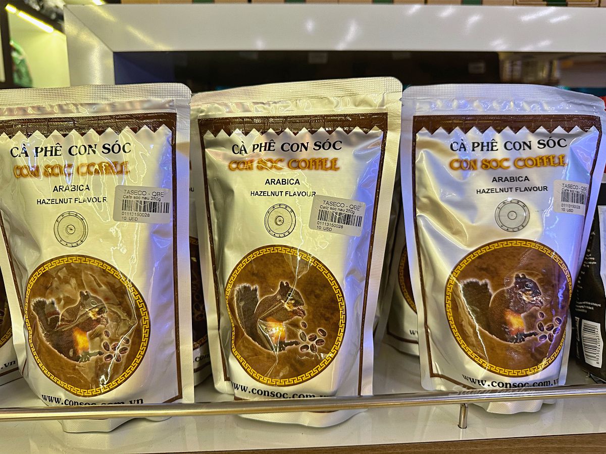 越南富國島機場 富國島機場免稅店必買 軍裝泰迪熊熊也太萌 越南椰奶咖啡必買