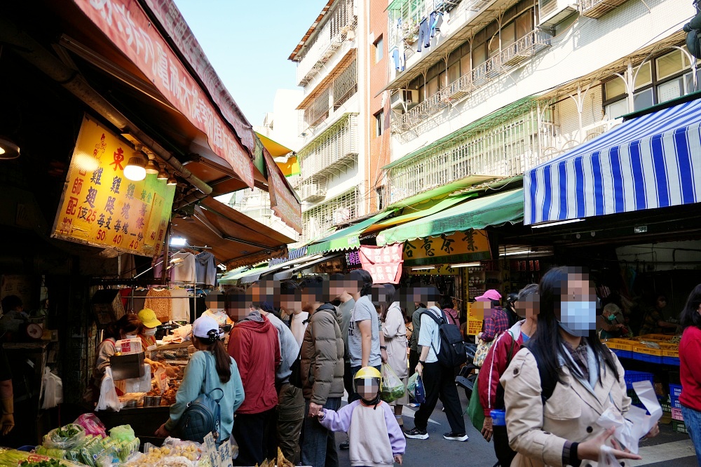 老上海包子，永春市場虎林街美食手工老麵包子買十送一餡料炸滿限量和牛肉包超讚